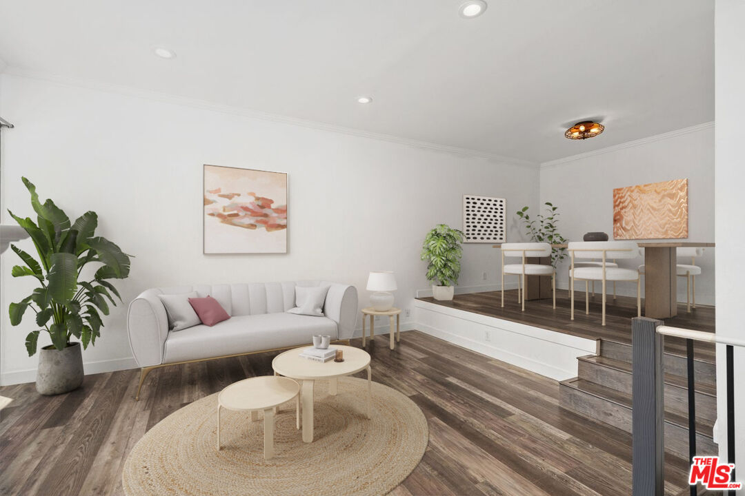 5100 Riverton Ave Unit: 14