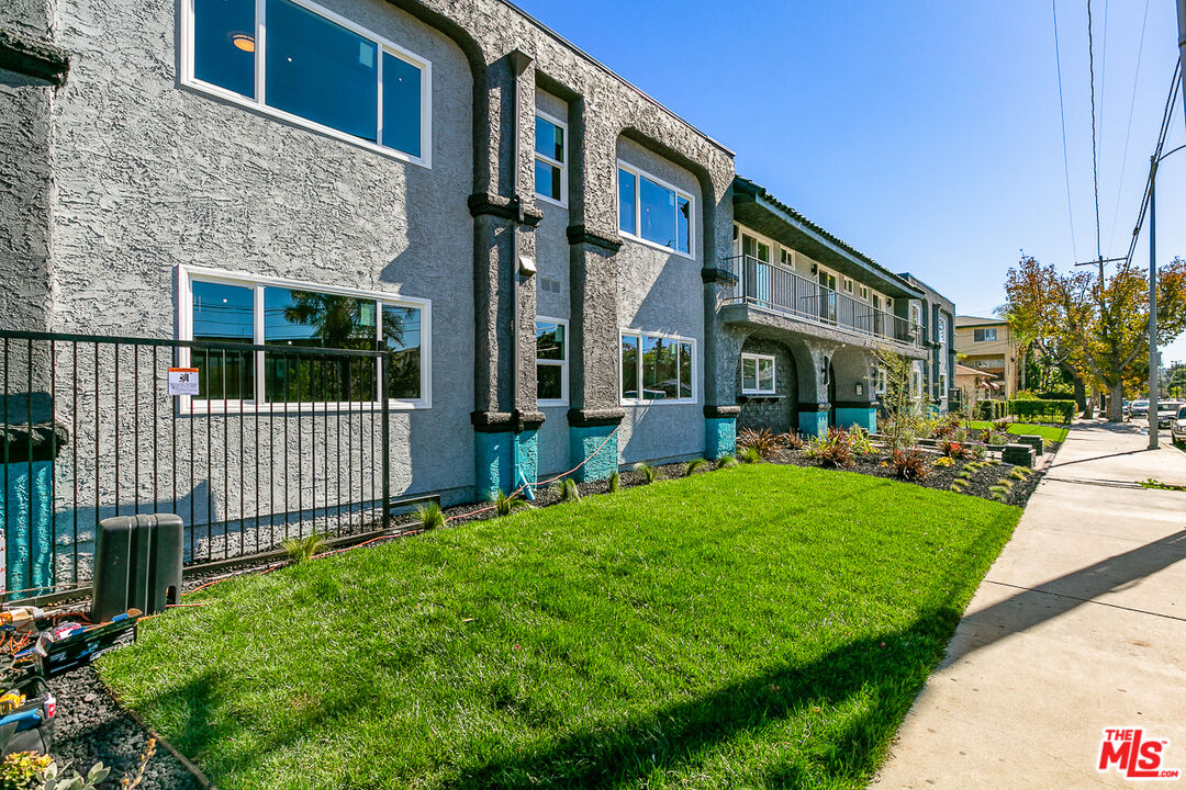 6640 WOODLEY AVE Unit: 204