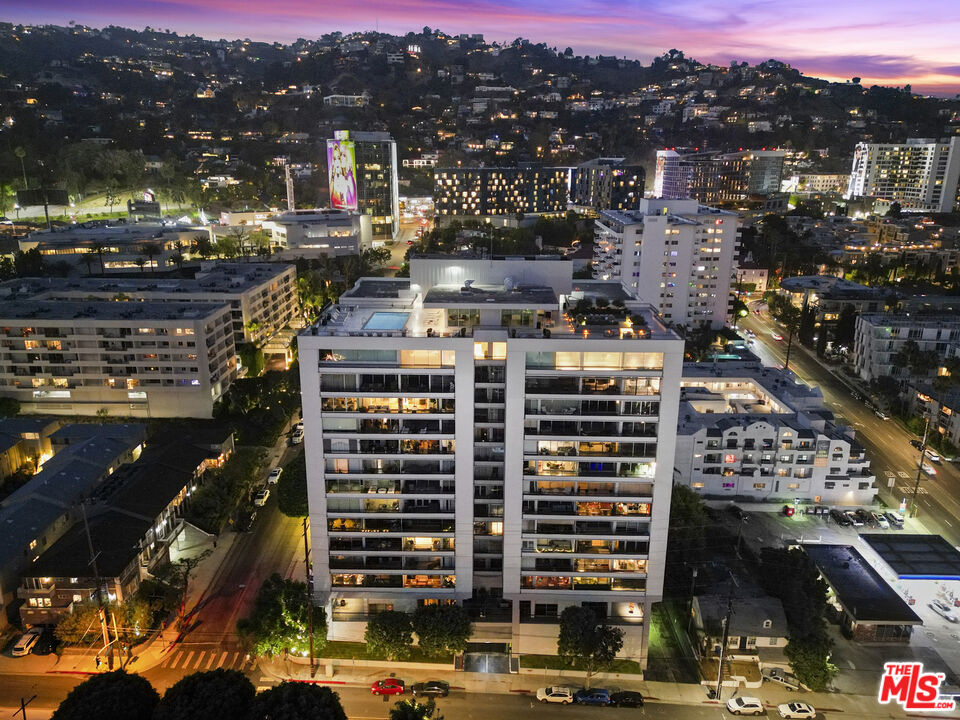 1100 Alta Loma Rd Unit: 904