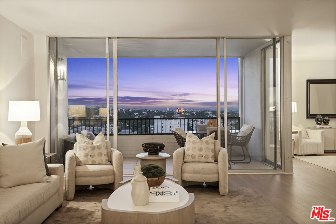 1100 Alta Loma Rd Unit: 904