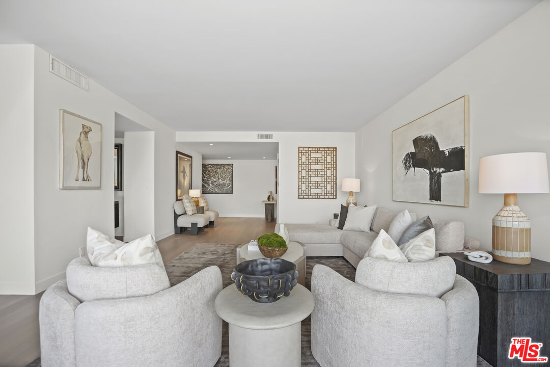 1100 Alta Loma Rd Unit: 904