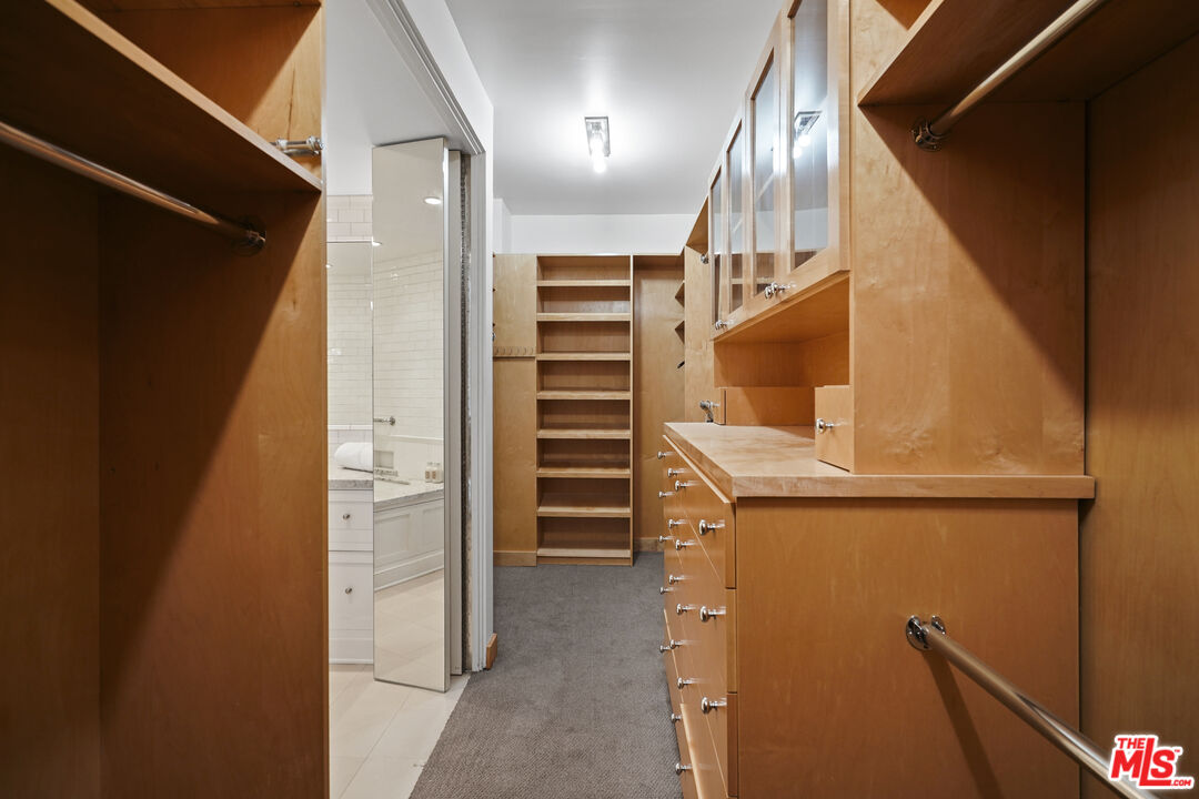 1100 Alta Loma Rd Unit: 904