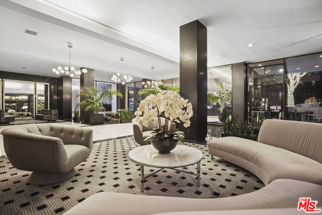 1100 Alta Loma Rd Unit: 904