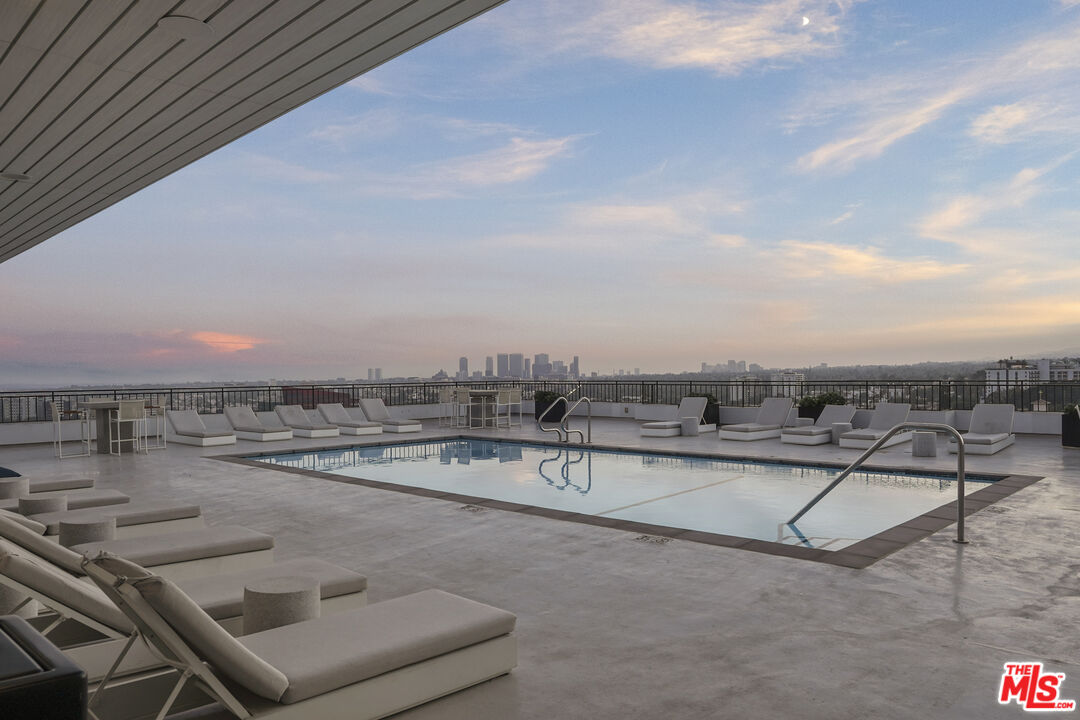 1100 Alta Loma Rd Unit: 904