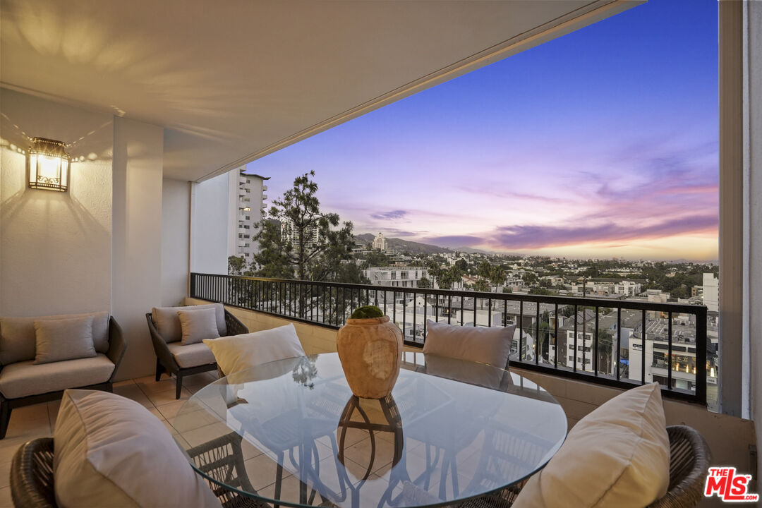 1100 Alta Loma Rd Unit: 904