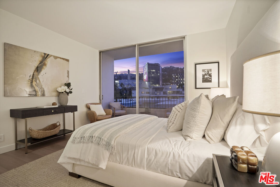 1100 Alta Loma Rd Unit: 904