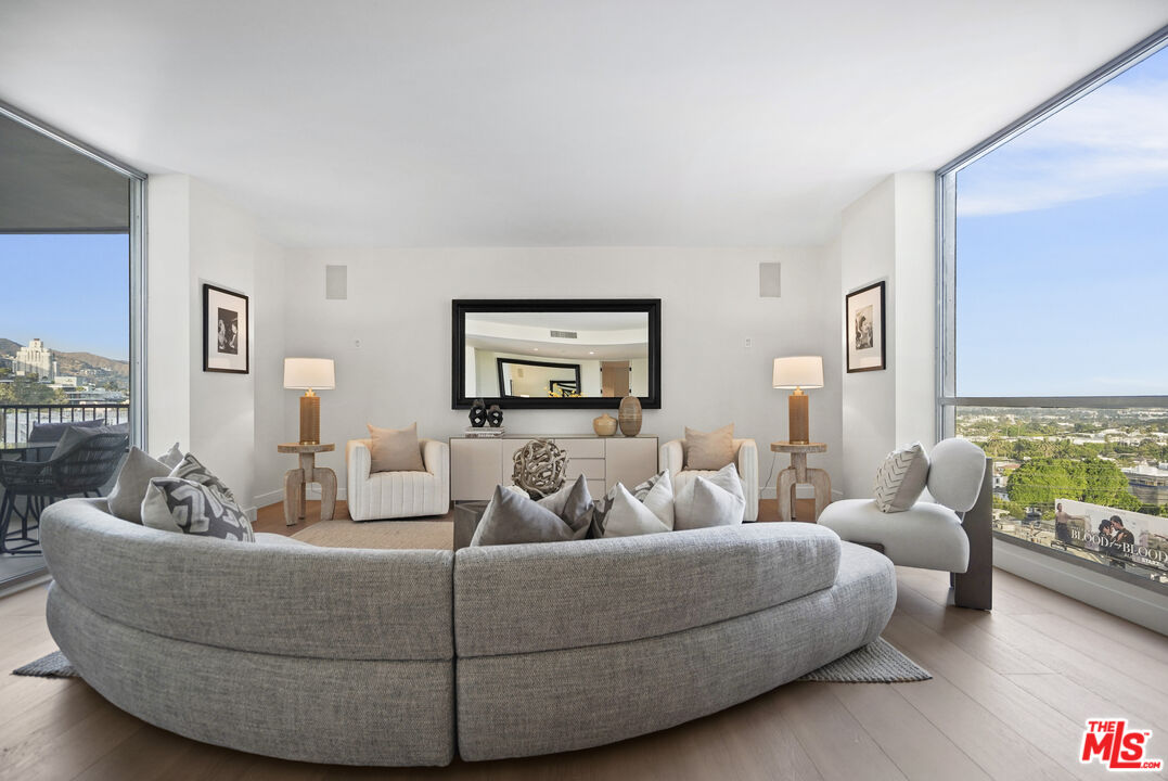 1100 Alta Loma Rd Unit: 904