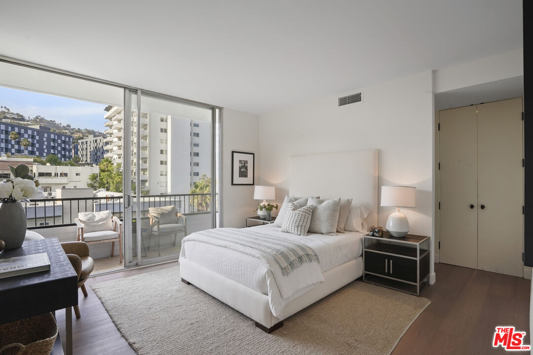 1100 Alta Loma Rd Unit: 904