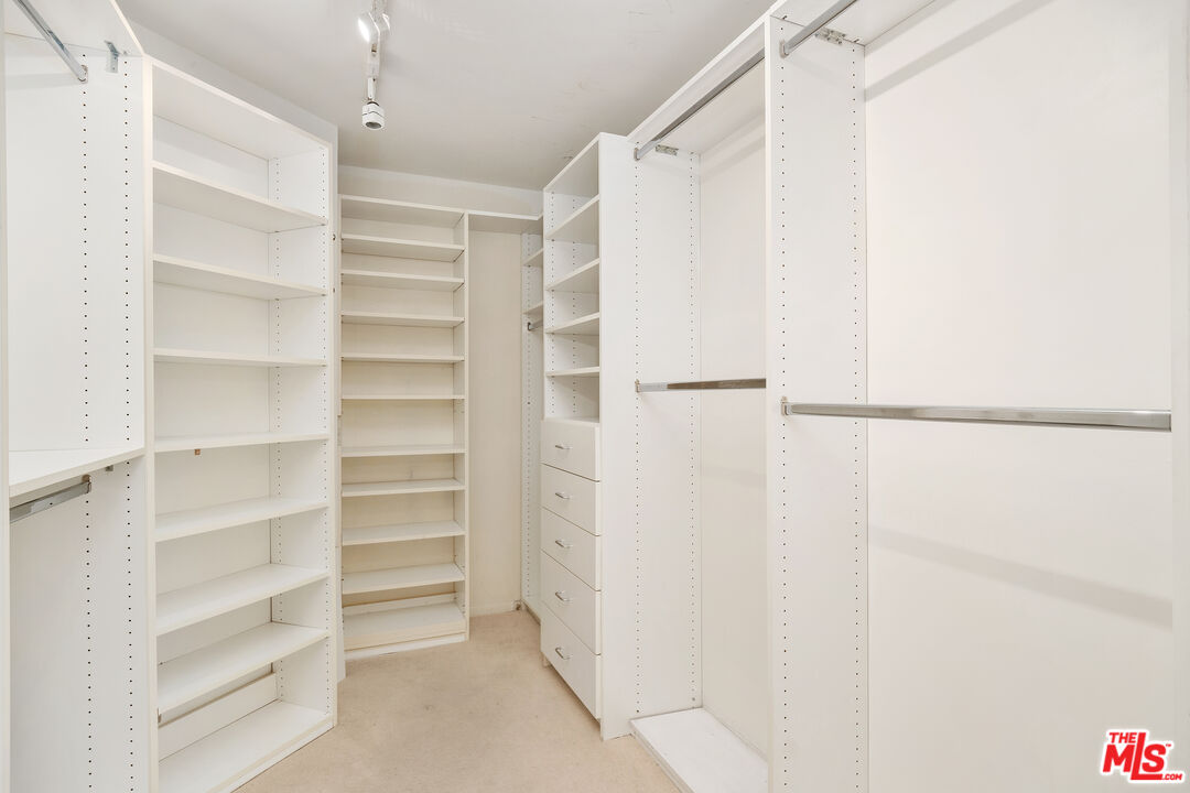 10550 Wilshire Blvd Unit: 305