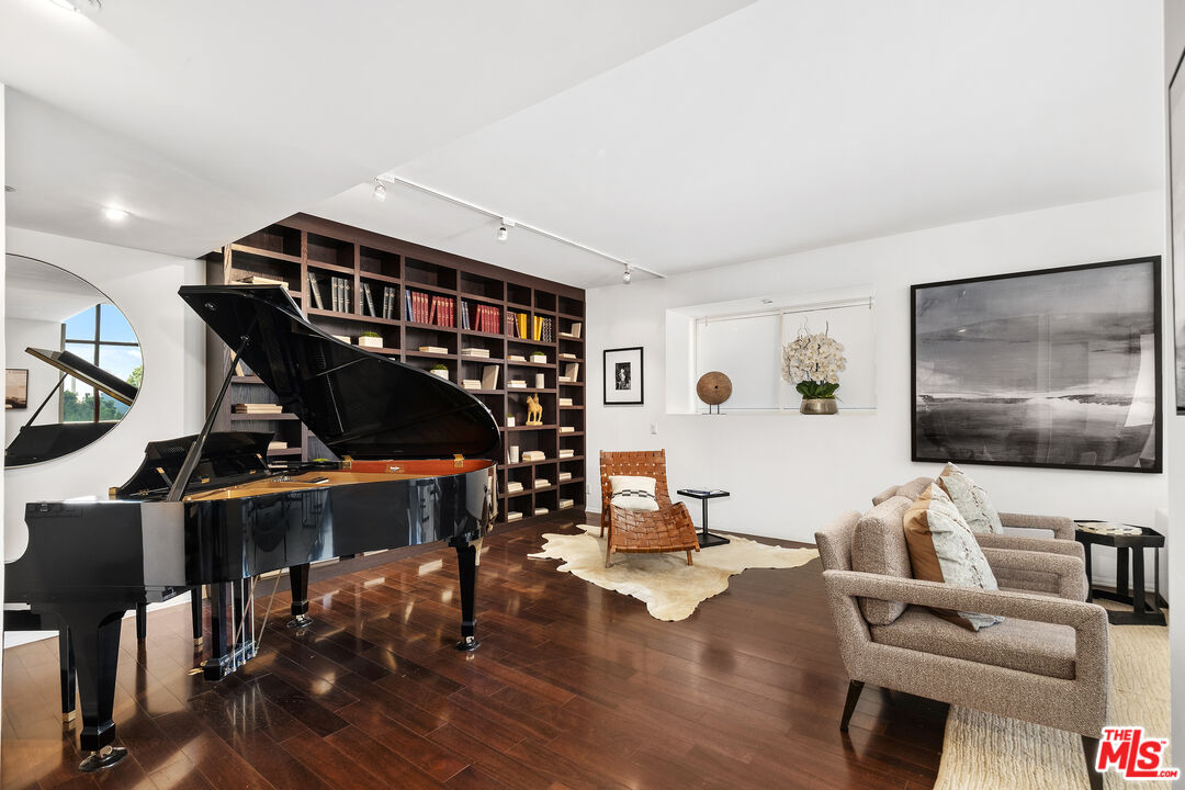 10550 Wilshire Blvd Unit: 305