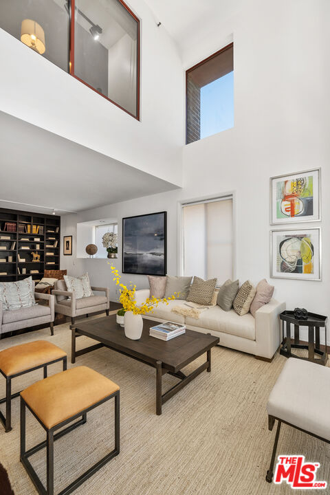 10550 Wilshire Blvd Unit: 305