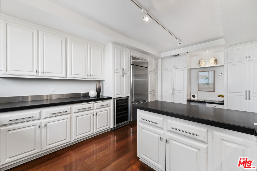 10550 Wilshire Blvd Unit: 305