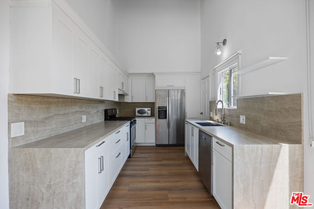 8809 Wonderland Park Ave