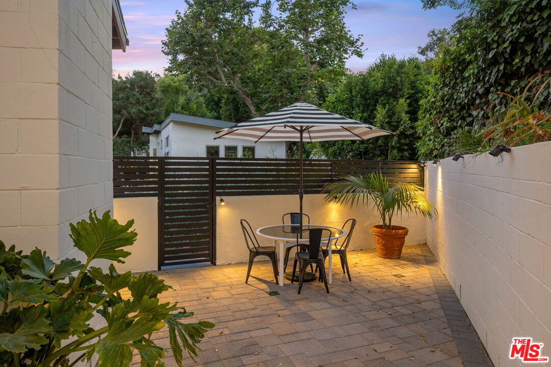 8809 Wonderland Park Ave