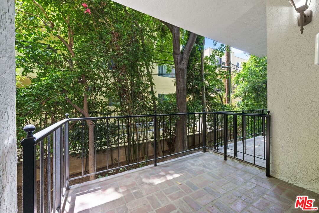 1375 Kelton Ave Unit: 103