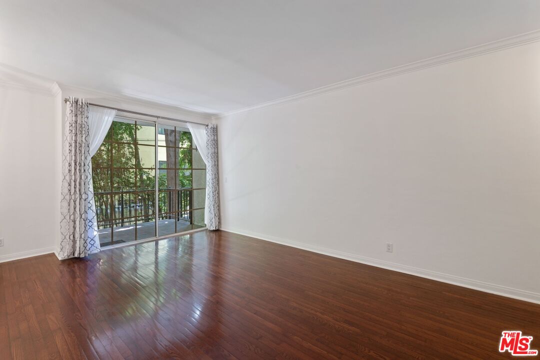 1375 Kelton Ave Unit: 103