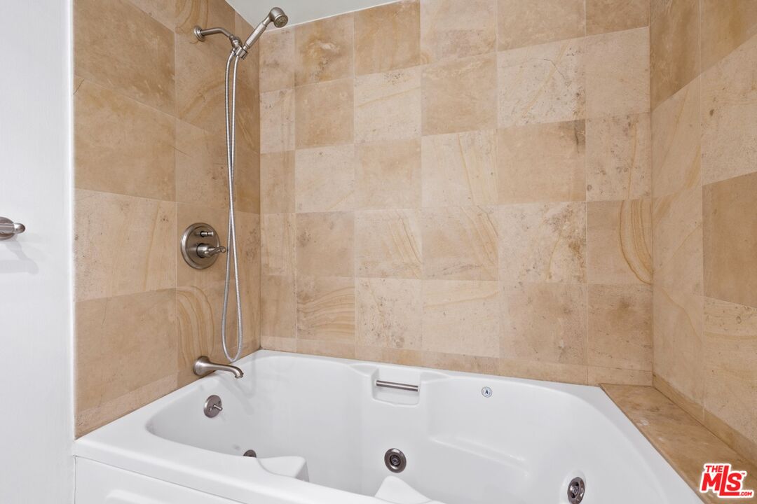 1375 Kelton Ave Unit: 103