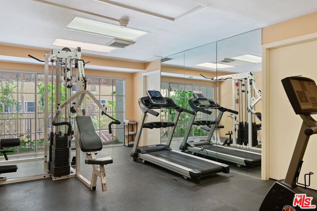 1375 Kelton Ave Unit: 103