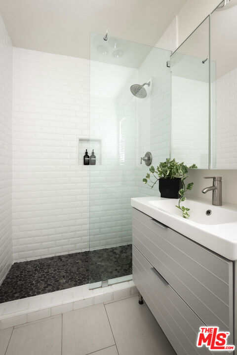 1228 N La Cienega Blvd Unit: 205