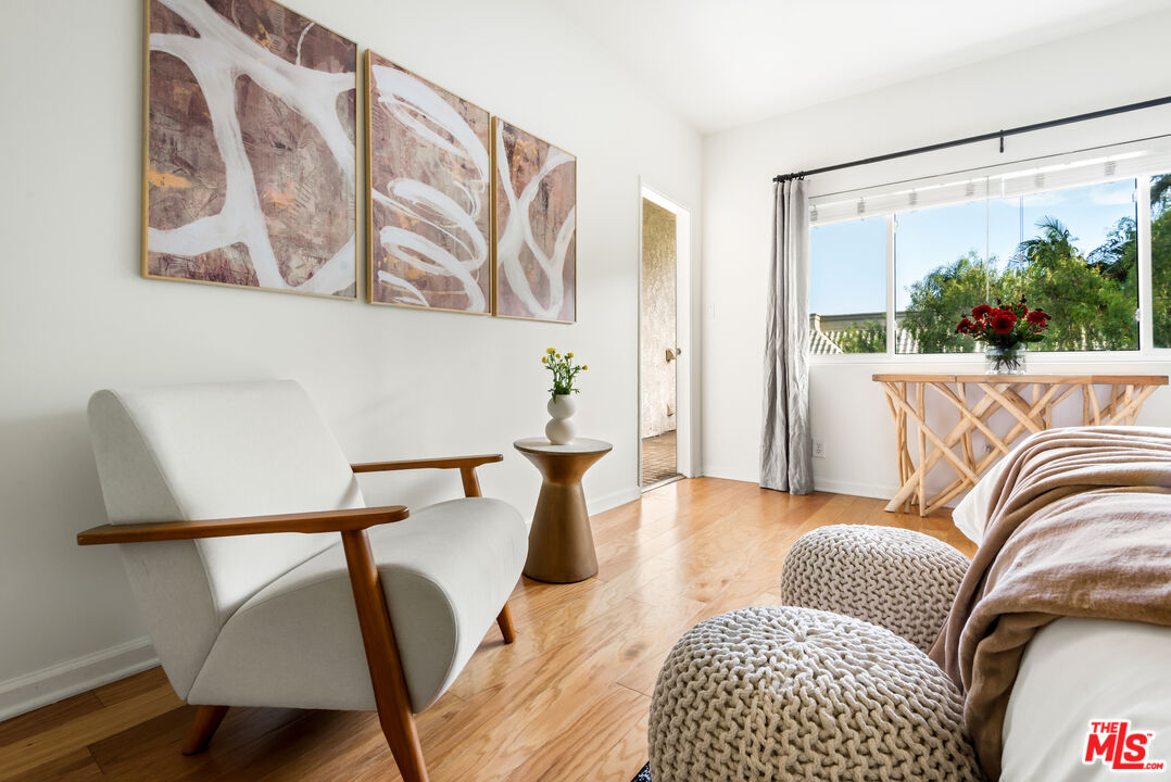 1228 N La Cienega Blvd Unit: 205