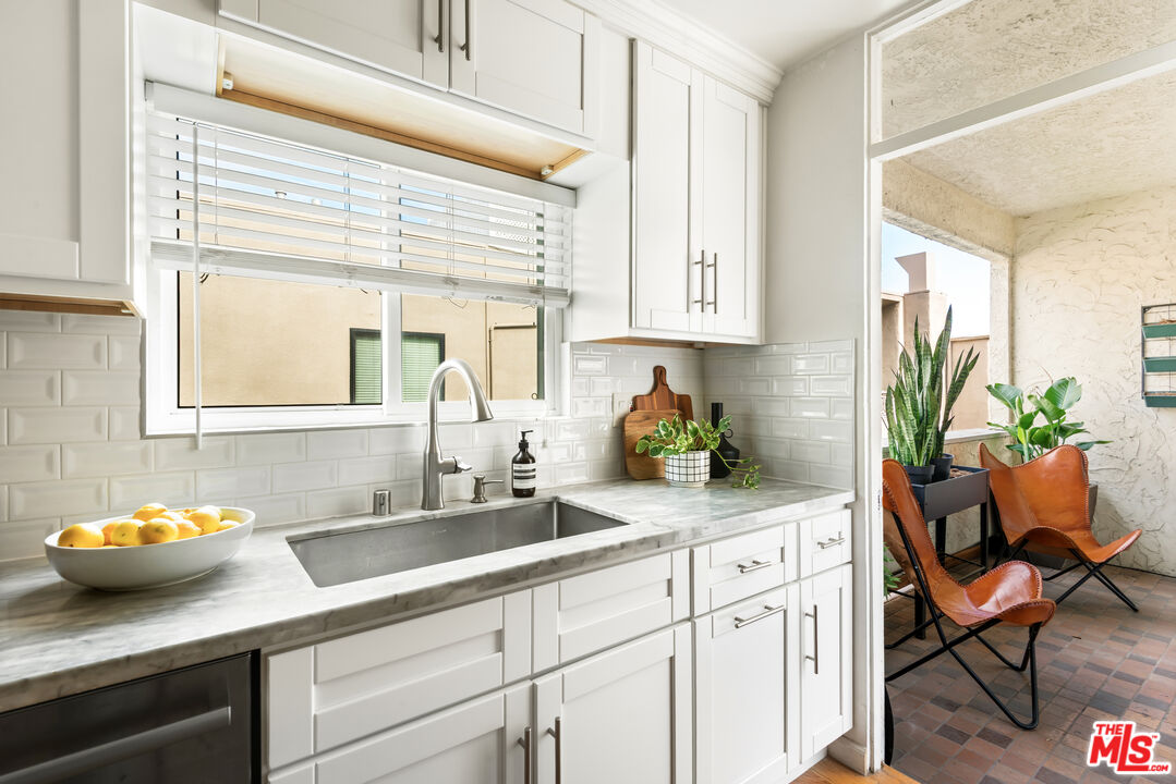 1228 N La Cienega Blvd Unit: 205