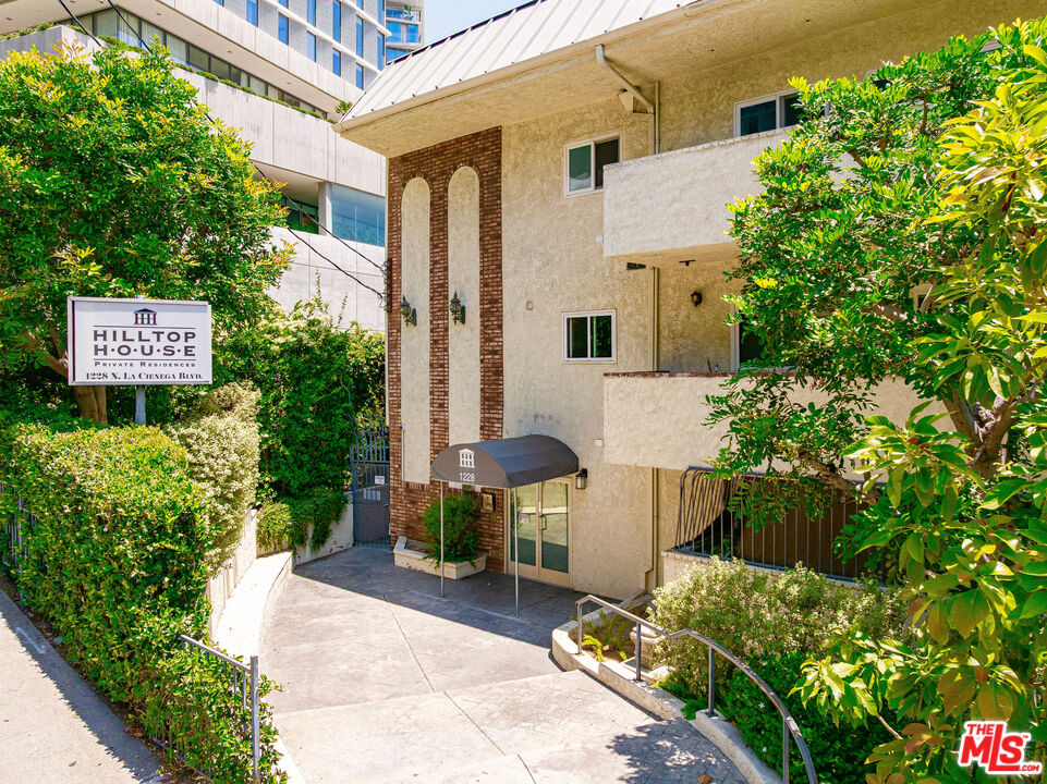 1228 N La Cienega Blvd Unit: 205