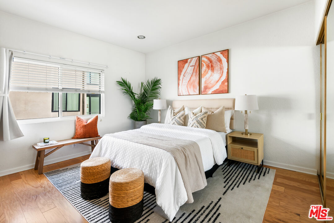 1228 N La Cienega Blvd Unit: 205