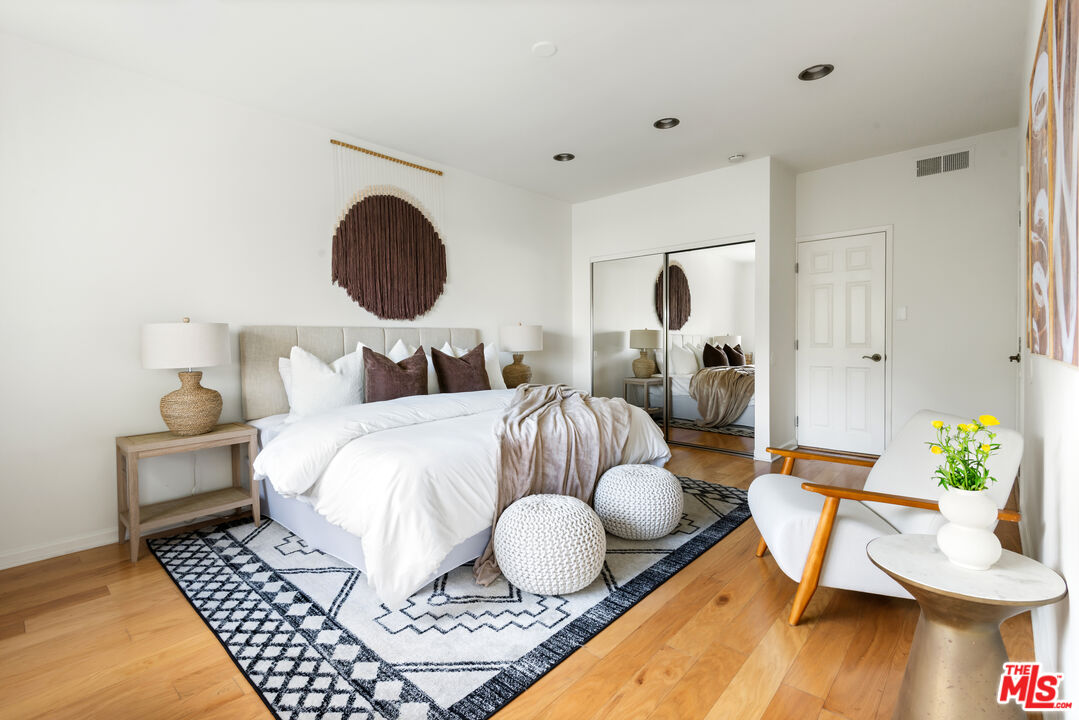 1228 N La Cienega Blvd Unit: 205