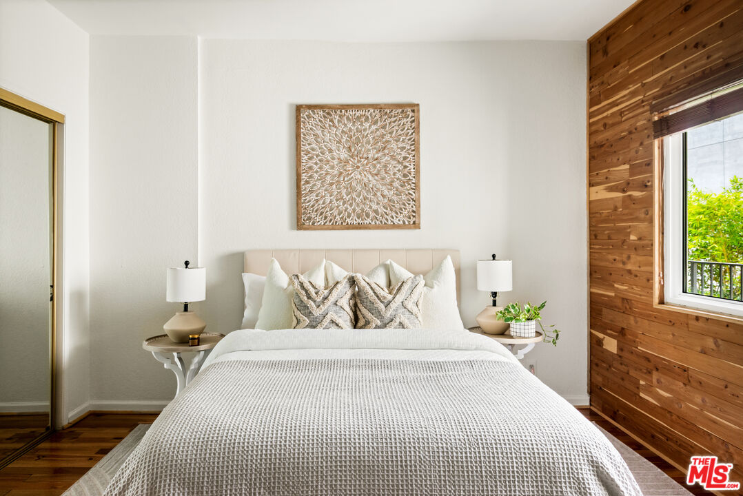 1228 N La Cienega Blvd Unit: 205