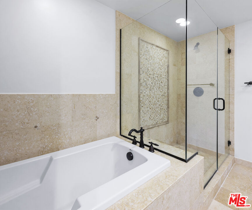 155 N Hamilton Dr Unit: 402