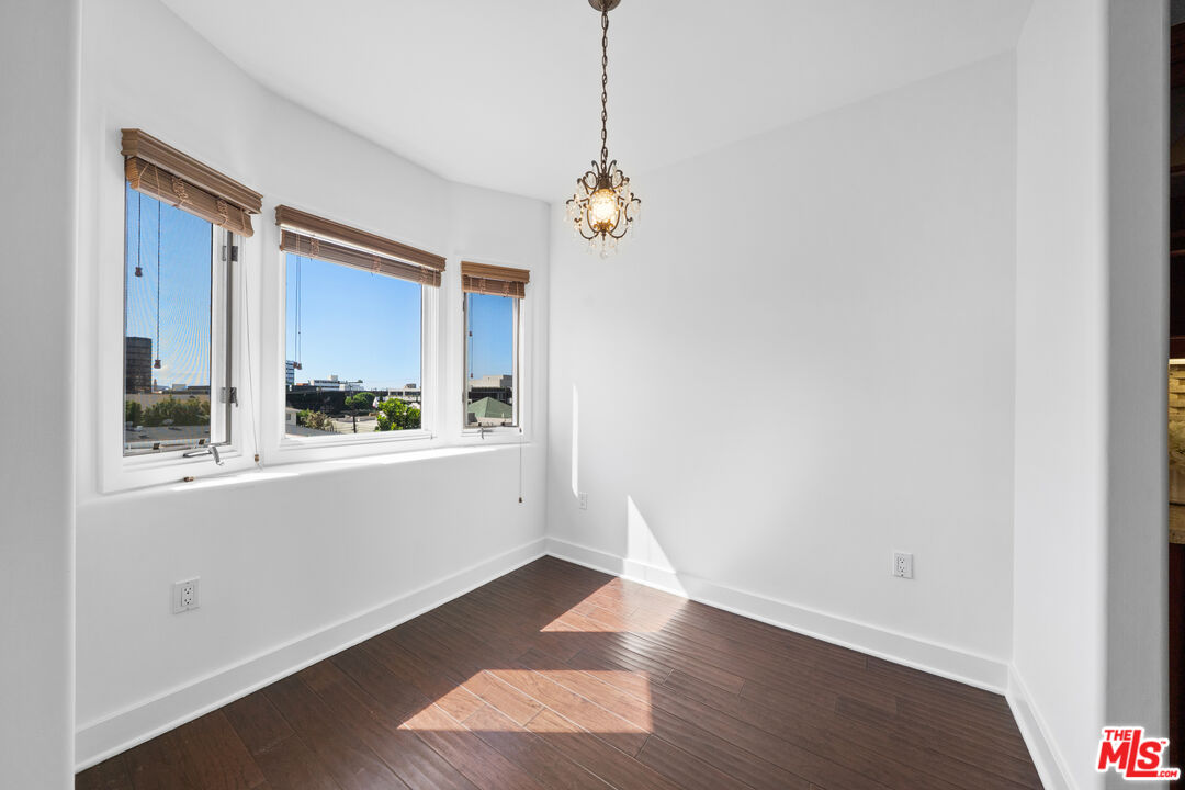 155 N Hamilton Dr Unit: 402