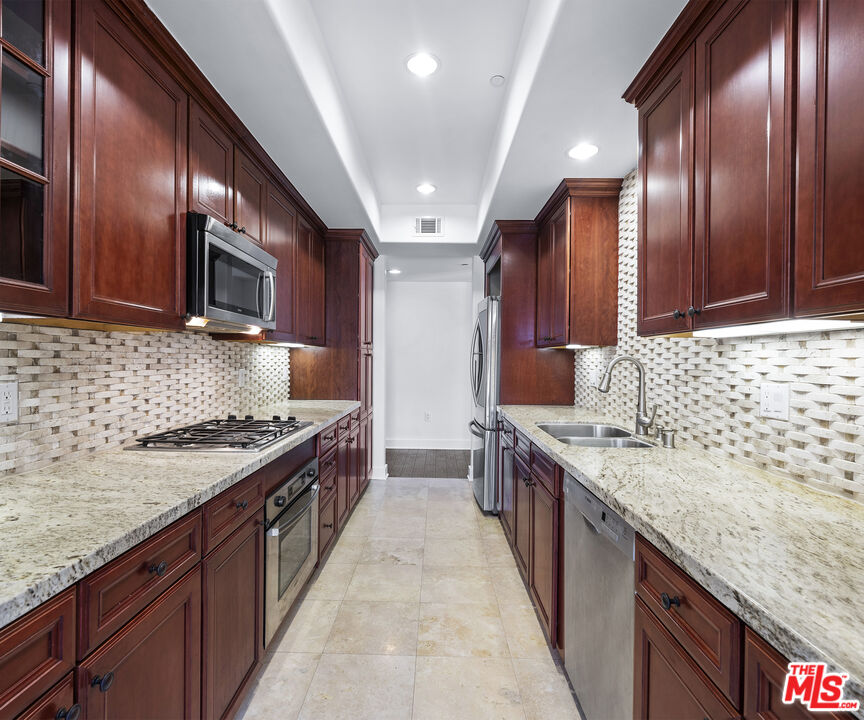 155 N Hamilton Dr Unit: 402