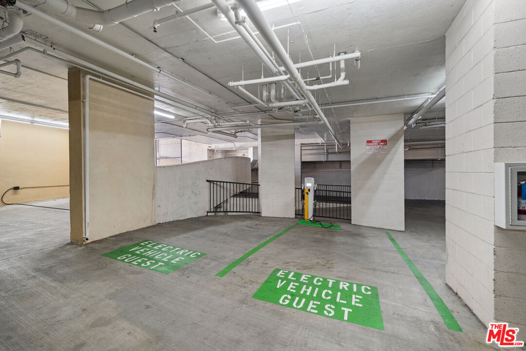 155 N Hamilton Dr Unit: 402