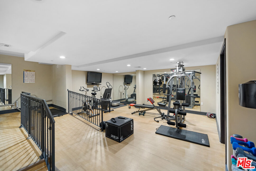 155 N Hamilton Dr Unit: 402