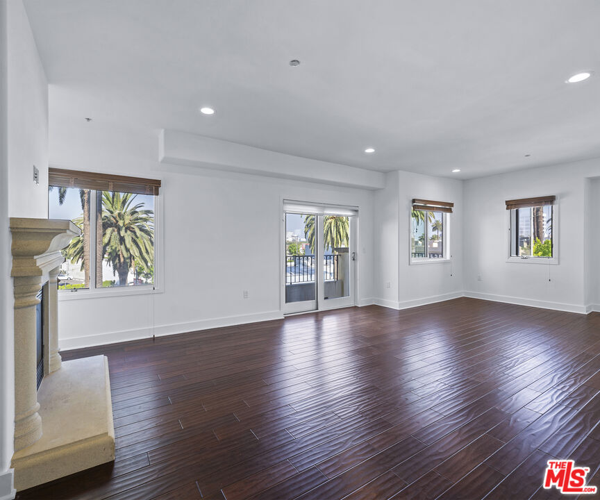 155 N Hamilton Dr Unit: 402