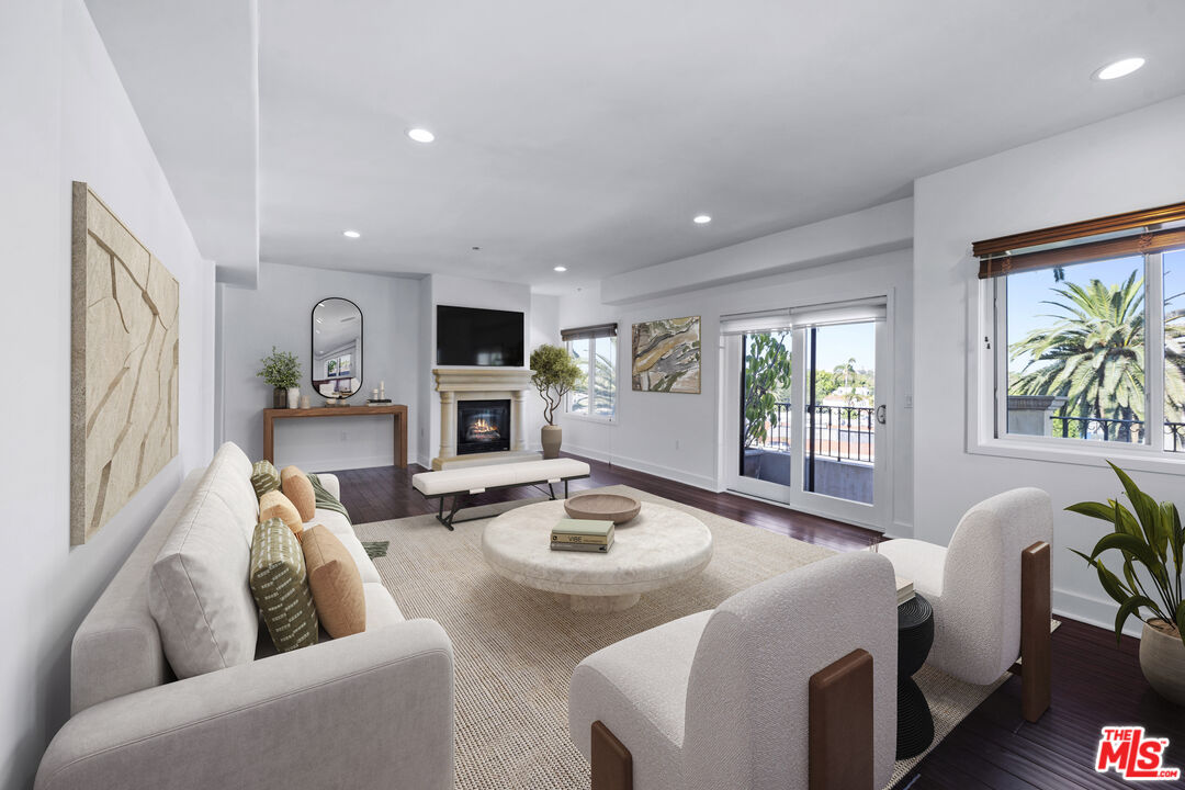 155 N Hamilton Dr Unit: 402