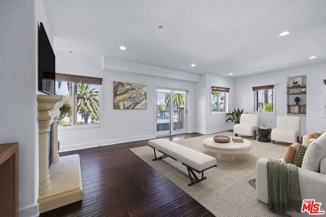 155 N Hamilton Dr Unit: 402