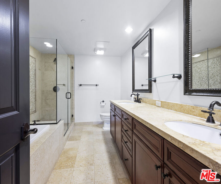 155 N Hamilton Dr Unit: 402