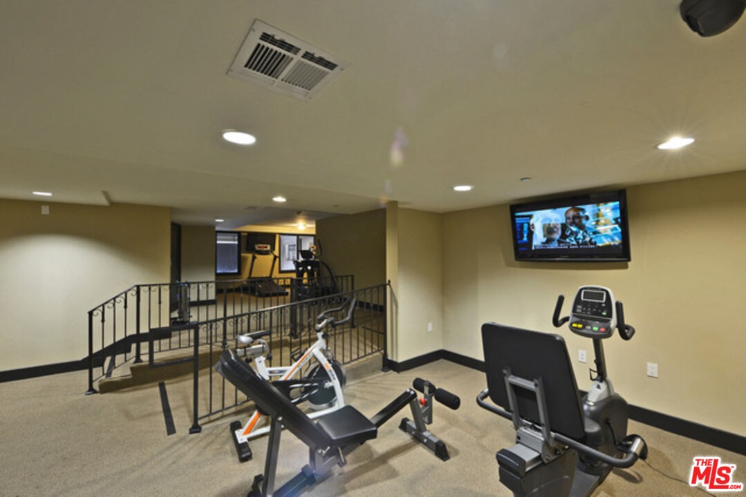 155 N Hamilton Dr Unit: 402