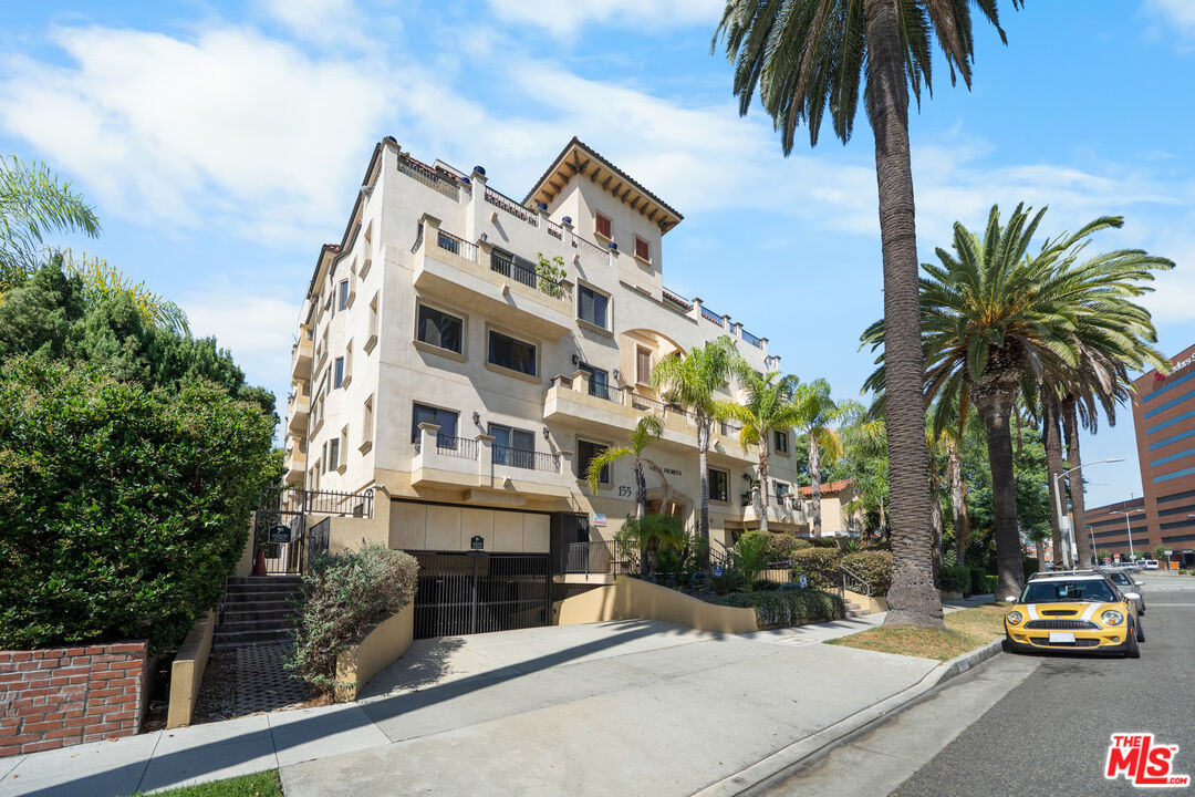 155 N Hamilton Dr Unit: 402