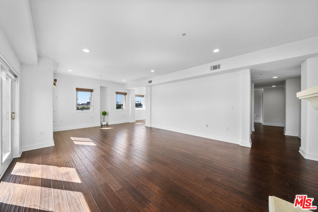 155 N Hamilton Dr Unit: 402