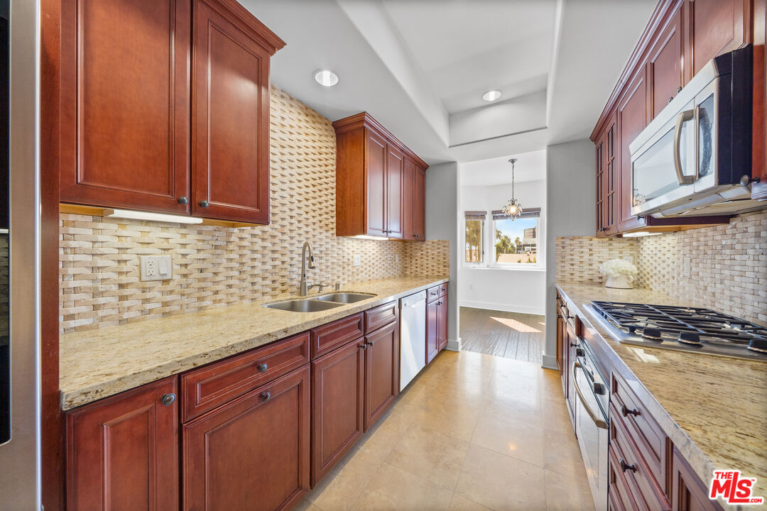 155 N Hamilton Dr Unit: 402