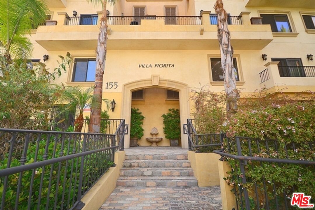 155 N Hamilton Dr Unit: 402