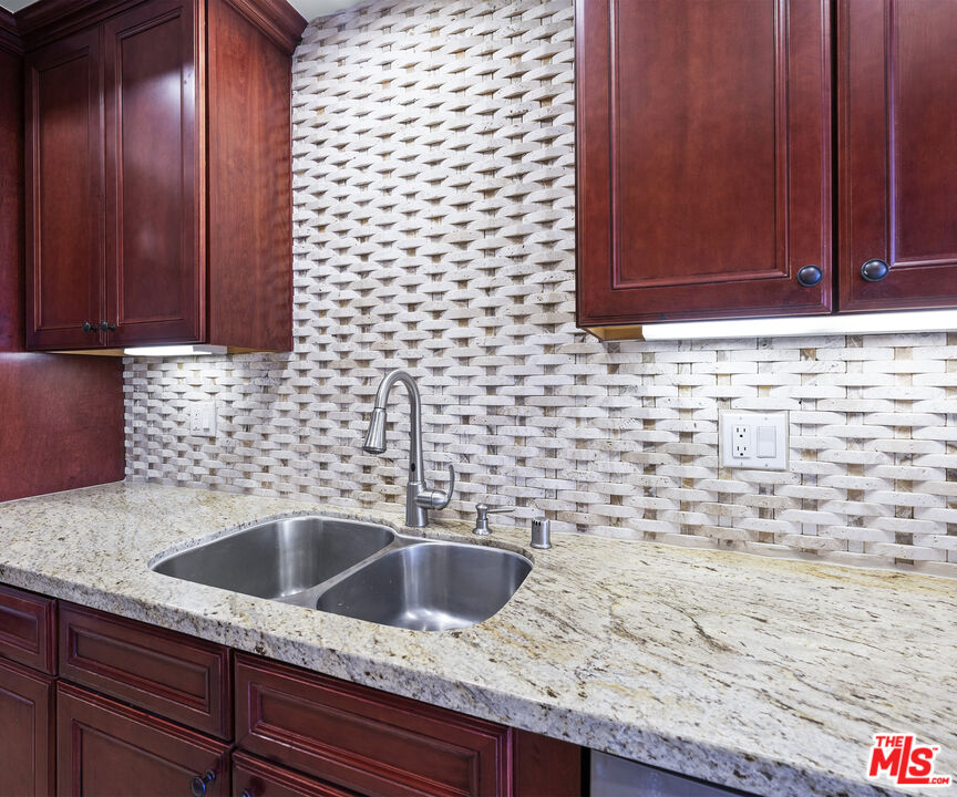 155 N Hamilton Dr Unit: 402