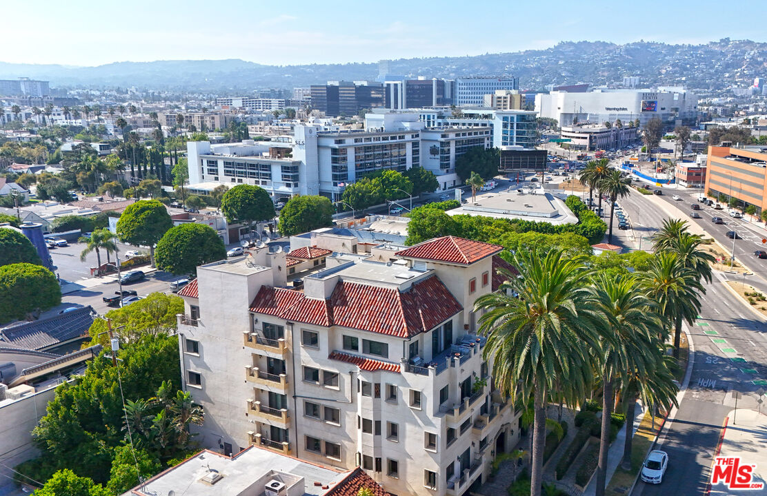 155 N Hamilton Dr Unit: 402