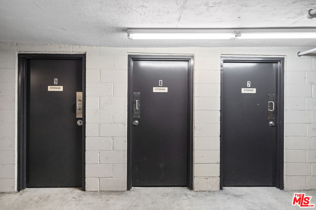 155 N Hamilton Dr Unit: 402