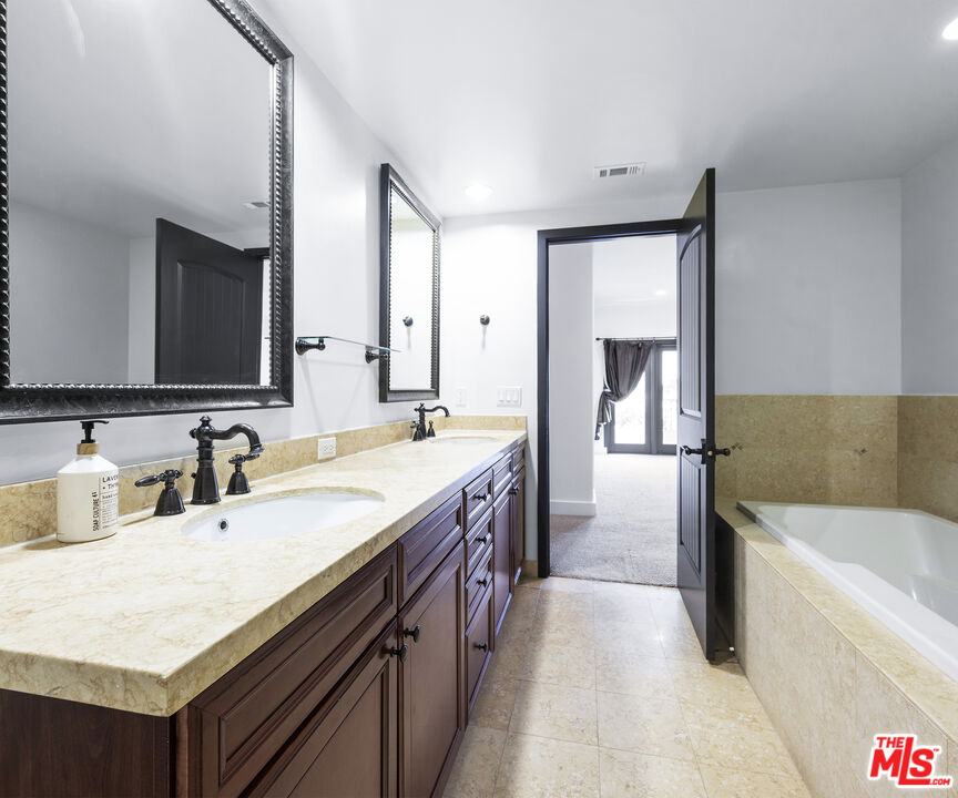 155 N Hamilton Dr Unit: 402