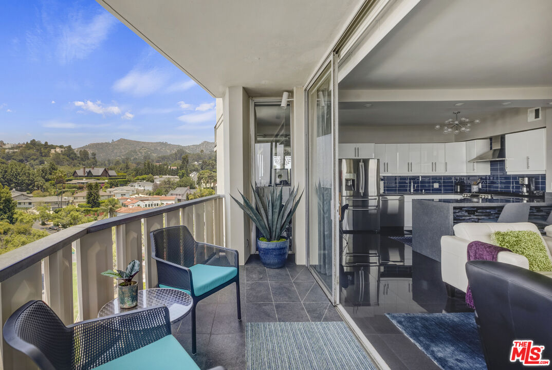 4455 Los Feliz Blvd Unit: 907