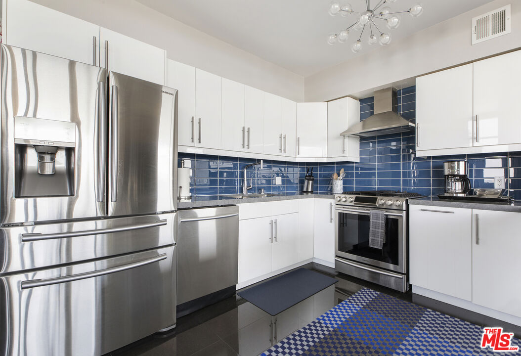 4455 Los Feliz Blvd Unit: 907