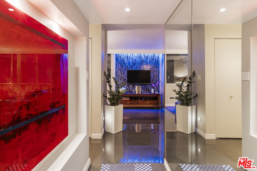 4455 Los Feliz Blvd Unit: 907